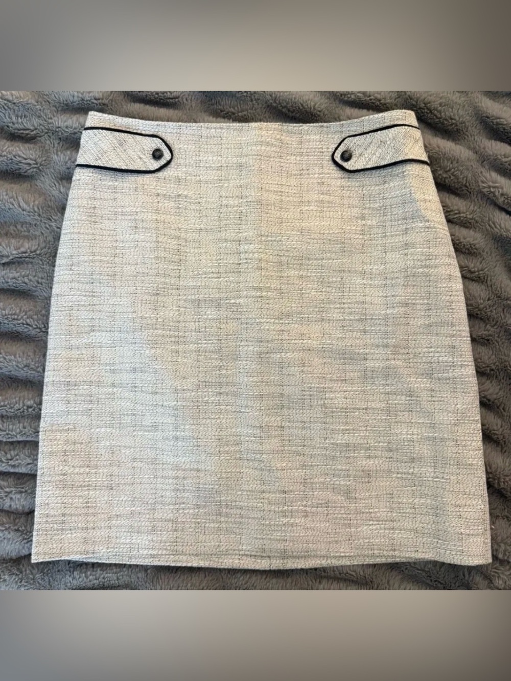 White House Black Market Cream Tweed Pencil Skirt with Black Trim Accents